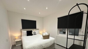 2 chambres, fer et planche à repasser, accès à Internet, literie fournie