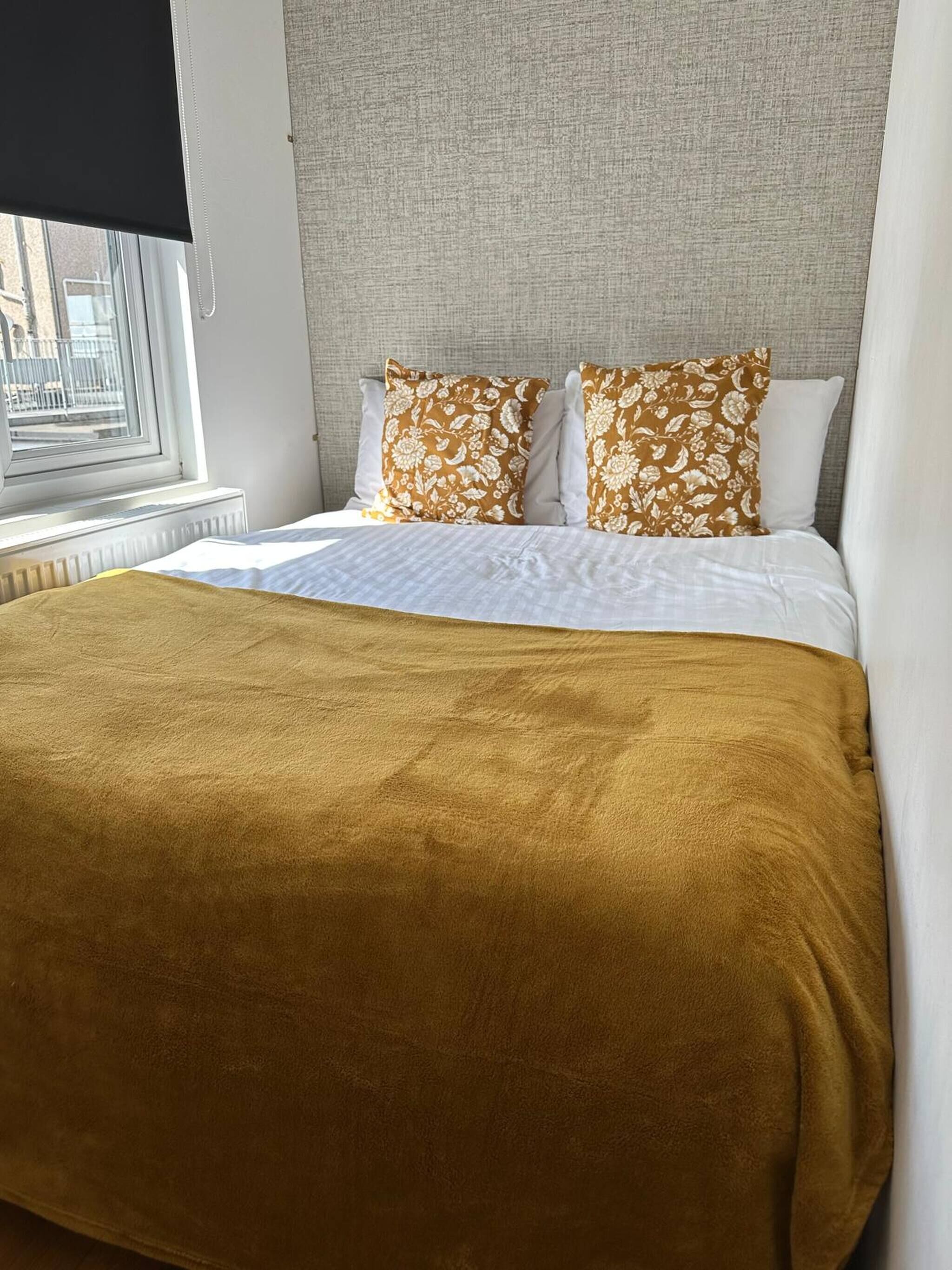 2 bedrooms, iron/ironing board, internet, bed sheets