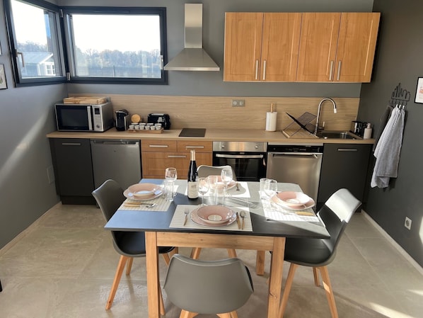 Fridge, microwave, oven, stovetop