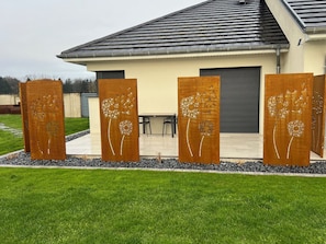 Outdoor dining - Guest house near EUROPA PARK (Friesenheim)