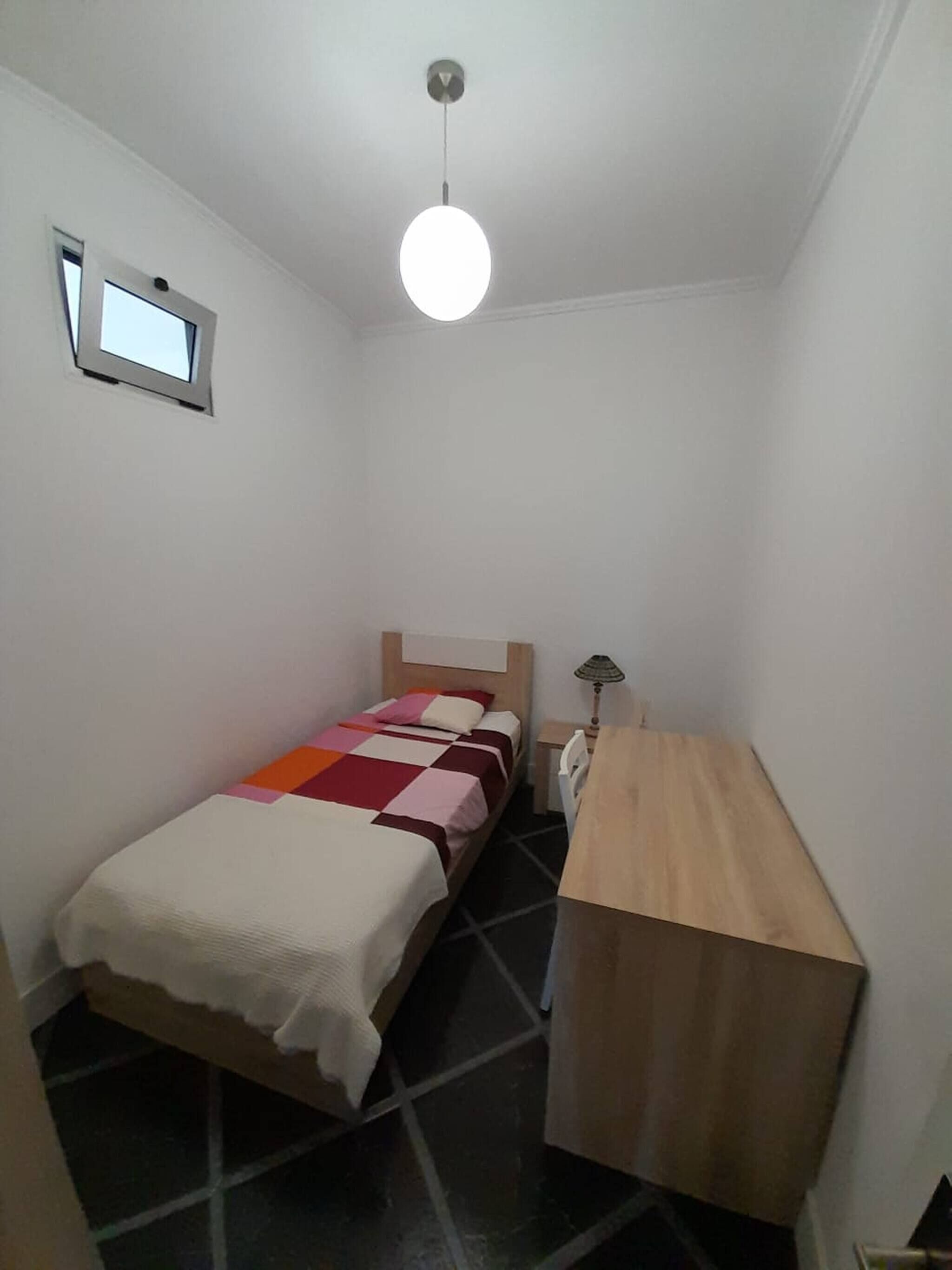 Iron/ironing board, internet, bed sheets