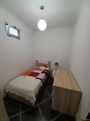 Strykejern/-brett, internettilgang og sengetøy