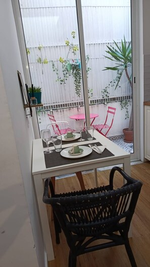 Dining - Cozy Lisbon Retreat in the Heart of the City (Lisboa)