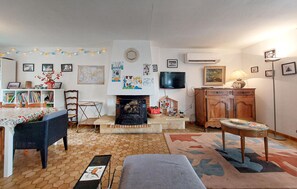 TV, ping pong - Nice home in Meschers-sur-Gironde (Meschers-sur-Gironde)