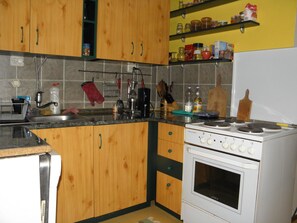 Fridge, oven, dishwasher, cookware/dishes/utensils - Wohnung mit Terrasse by Interhome (Belgrad)