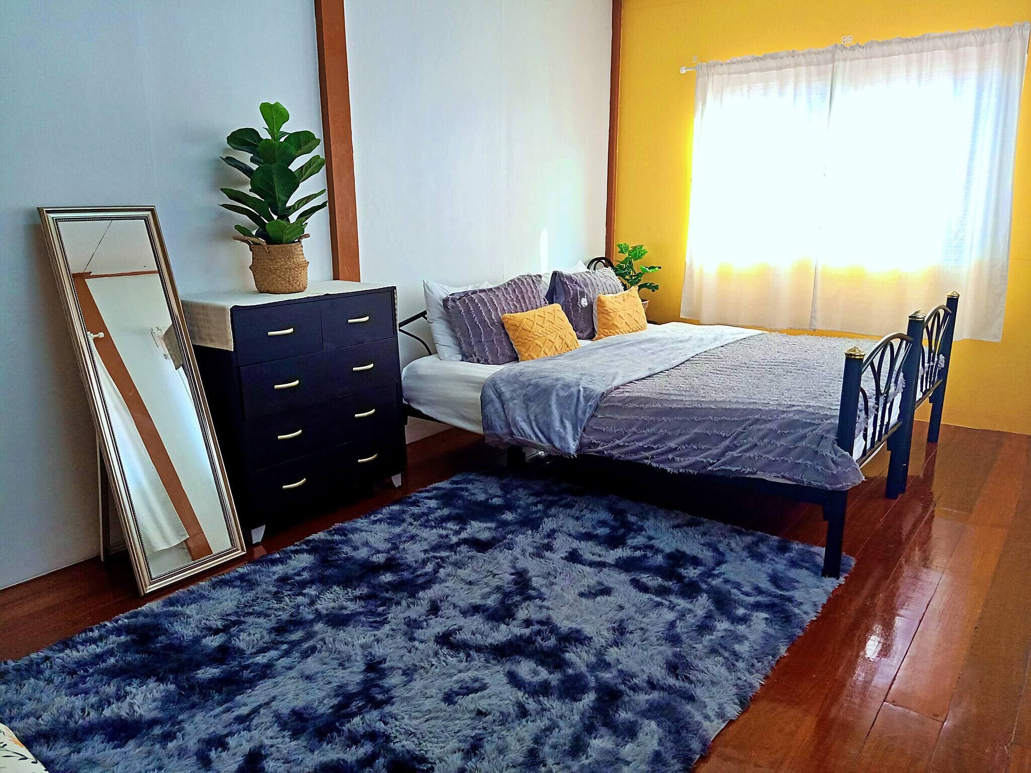 9 bedrooms, iron/ironing board, internet, bed sheets