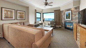 Living area - Enjoy the Ridge Tahoe Two-Bedroom Lock-Off for a family of 6 (Stateline)