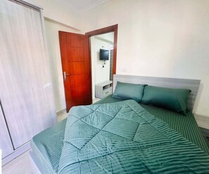 1 chambre, fer et planche à repasser, accès Internet