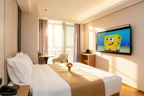 Habitación estándar doble, vistas a la ciudad | Escritorio, espacio para trabajar con un portátil, wifi gratis