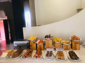 Free daily full breakfast - Adaar Kuchchaveli (Trincomalee)