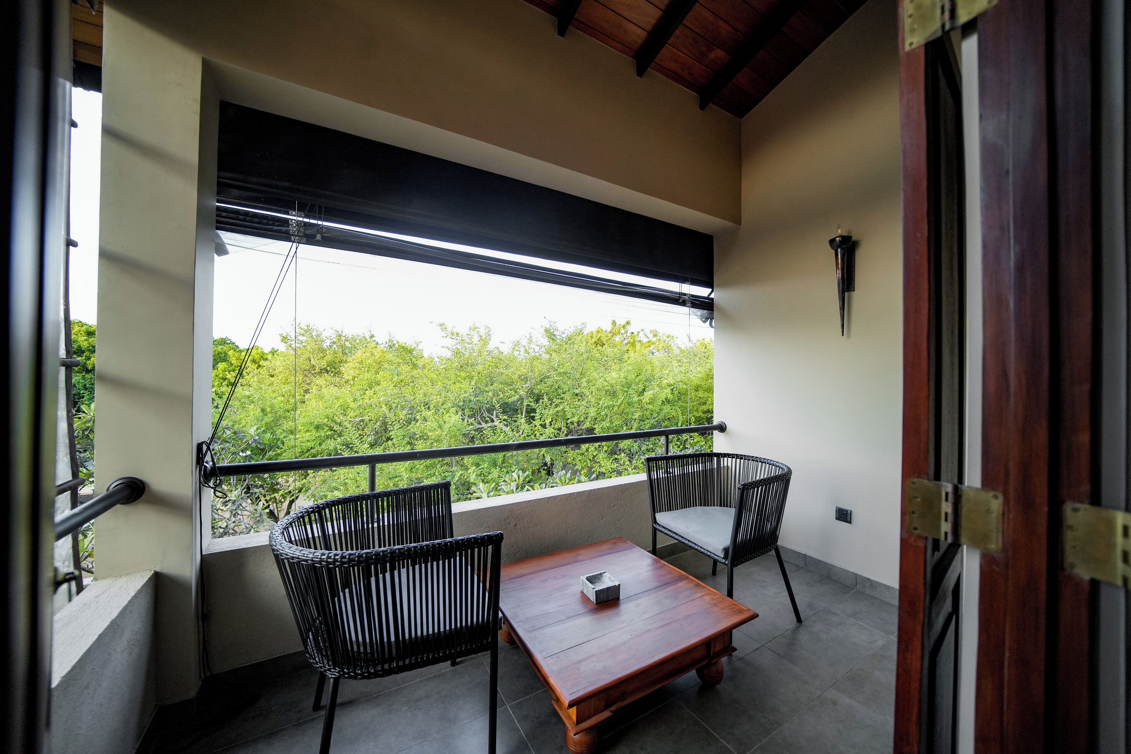 Zimmersafe, Schreibtisch, laptopgeeigneter Arbeitsplatz