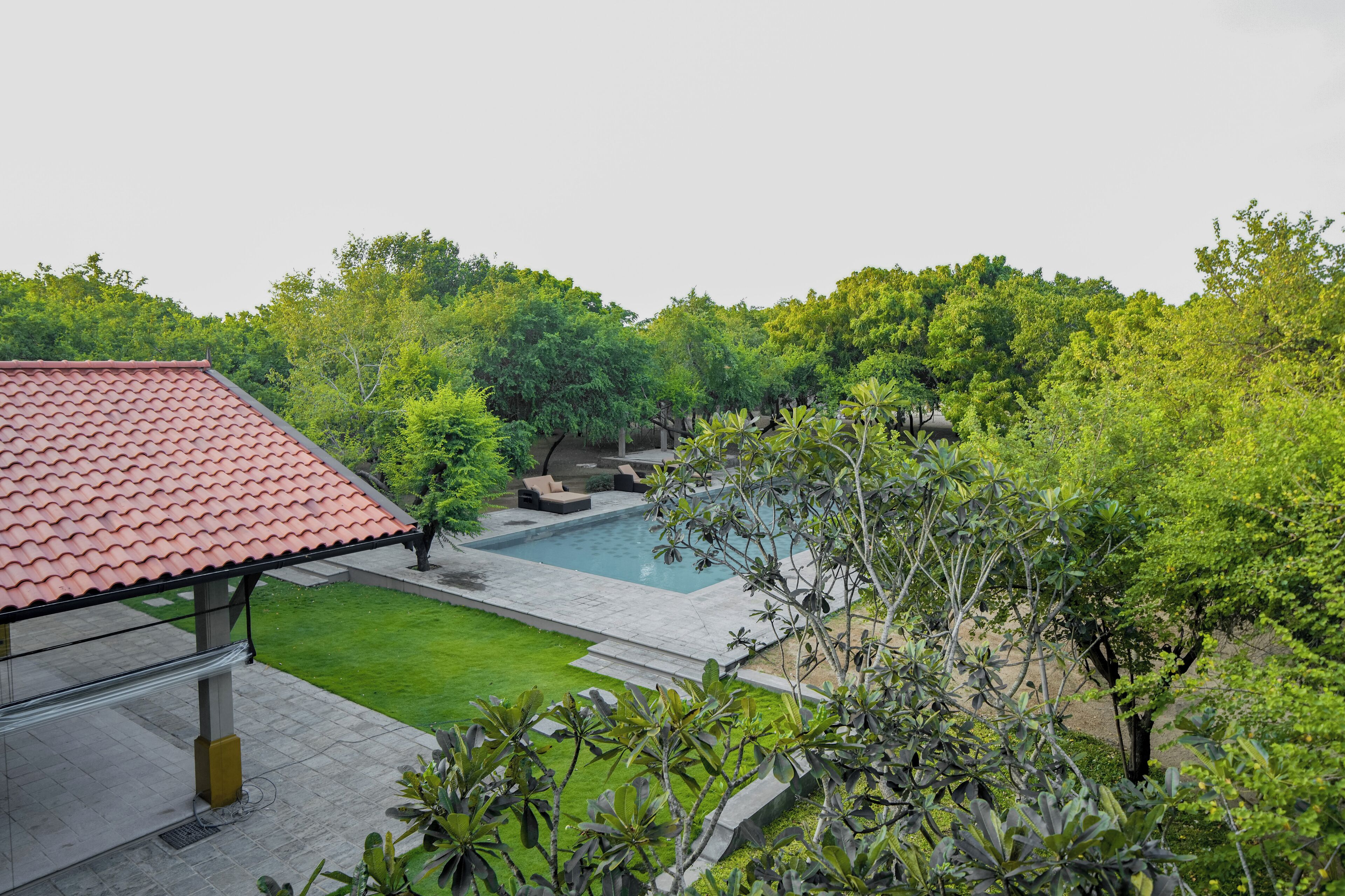 Outdoor pool, open 7:30 AM to 7:00 PM, pool umbrellas, sun loungers