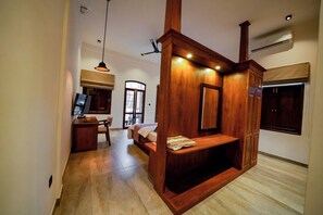 In-room safe, desk, laptop workspace, soundproofing - Adaar Kuchchaveli (Trincomalee)