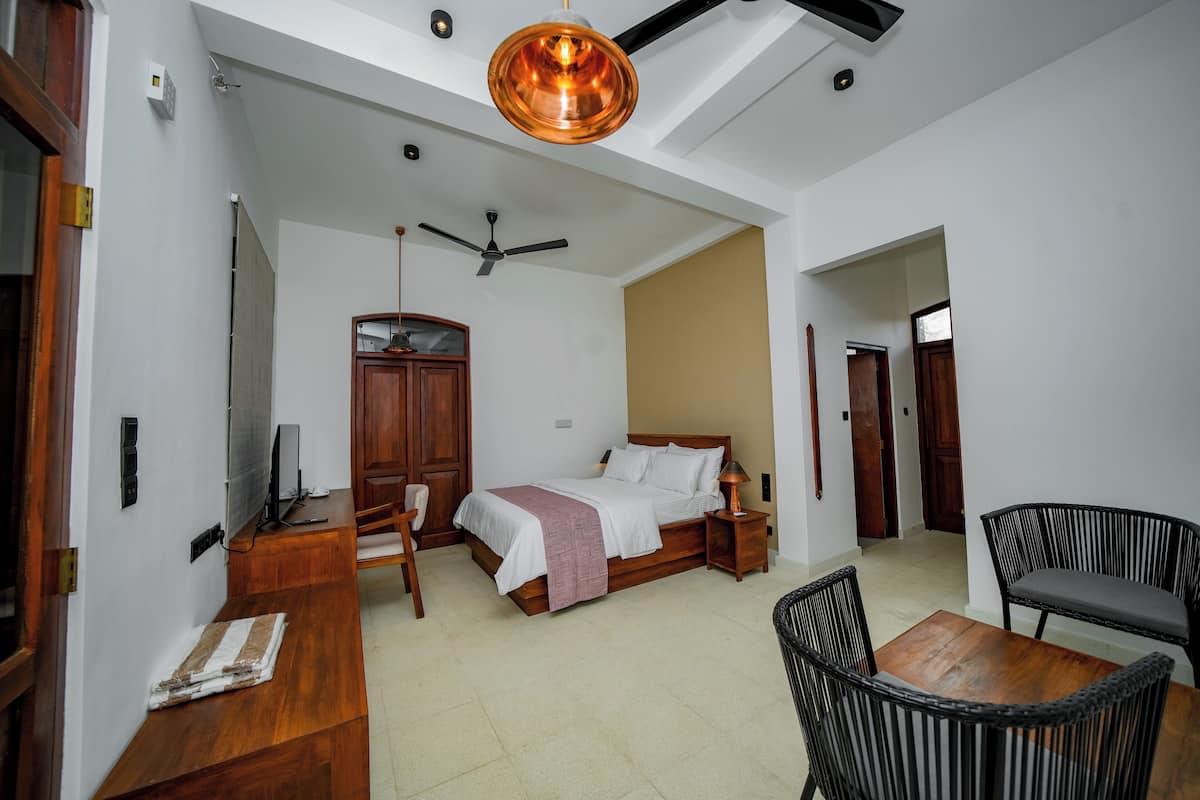 Superior Double Room | In-room safe, desk, laptop workspace, soundproofing