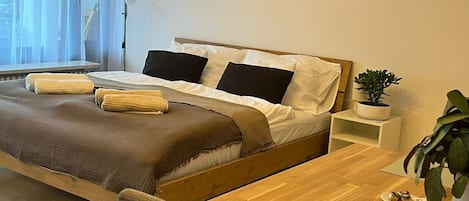 1 bedroom, bed sheets