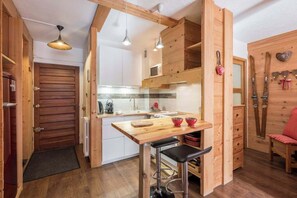 Fridge, microwave, oven, stovetop - Appartement Champagne Powder, 2 personnes et balcon (Chamonix-Mont-Blanc)