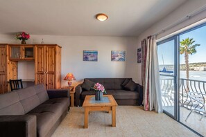 TV - GetawaysMalta - Harbour Lights Seafront 2-bedroom in  St Paul's Bay LLet (St Paul's Bay)