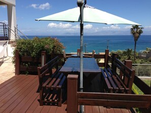 Outdoor dining - Ferienvilla mit Blick auf das Wasser by Interhome (Messonggi)
