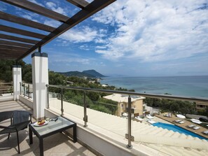 Property grounds - Ferienvilla mit Blick auf das Wasser by Interhome (Messonggi)