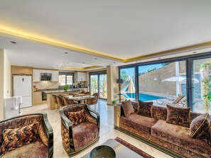 TV - Luxuriöse Villa mit privatem Pool in Alanya by Interhome (Alanya)