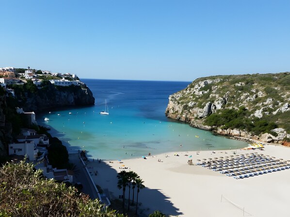 Beach nearby - Apartment 'Binimar' – Cala en Porter with Shared Pool, Wi-Fi, and Air Conditioning (Cala en Porter)