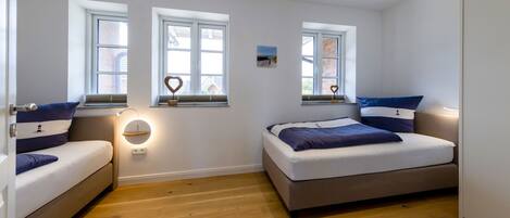 2 dormitoris, planxa i posts de planxar, wifi i roba de llit