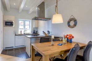 Mikrobølgeovn, kogeplade, opvaskemaskine