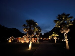 Property grounds - Private Retreat at Gated Estate. 2BD/1BA Suite. (Jacksonville)