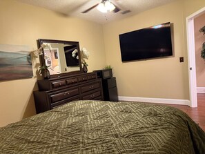 2 bedrooms, iron/ironing board, WiFi, bed sheets - Private Retreat at Gated Estate. 2BD/1BA Suite. (Jacksonville)