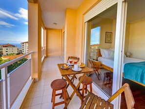 Outdoor dining - Caniço Zentrum Wohnung by Interhome (Madeira/Caniço)