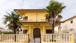 Unclassified image, 3 of 31, button - Terrassenhaus mit privatem Pool in Nazaré by Interhome (Famalicão)