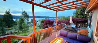 Peaceful Hood Canal Cottage with Water Views Near Alderbrook Resort