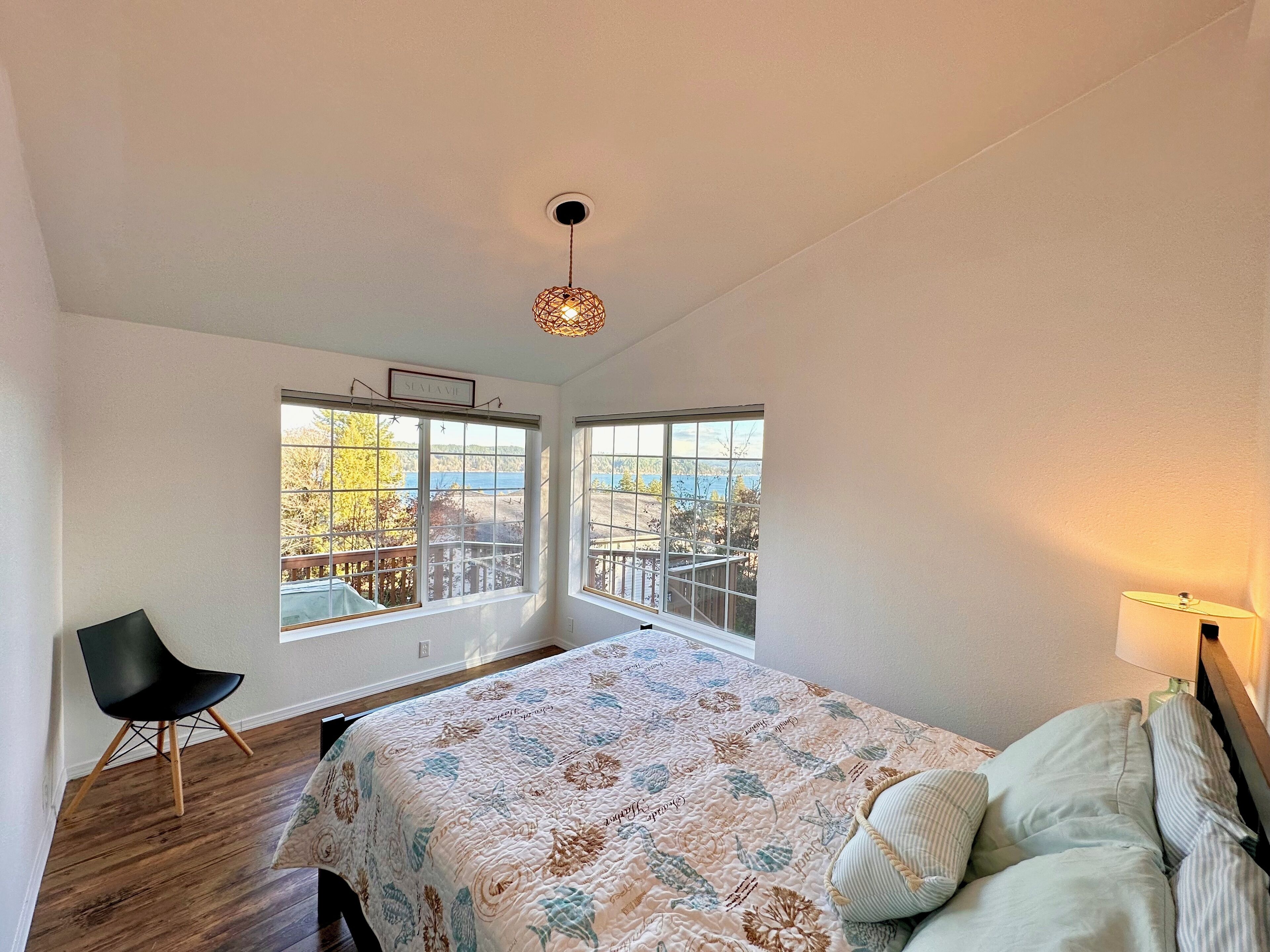 3 bedrooms, in-room safe, iron/ironing board, travel crib