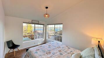 3 bedrooms, in-room safe, iron/ironing board, travel crib