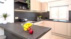 Fridge, microwave, oven, dishwasher - Villa Bura by Villas Guide (Medulin)