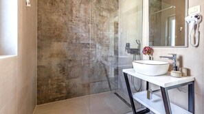 Shower, hair dryer, towels - Villa Bura by Villas Guide (Medulin)