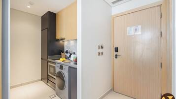 Luxury Apartment, Balcony, City View | Private kitchen