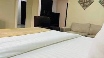 Caja de seguridad en la habitación y escritorio