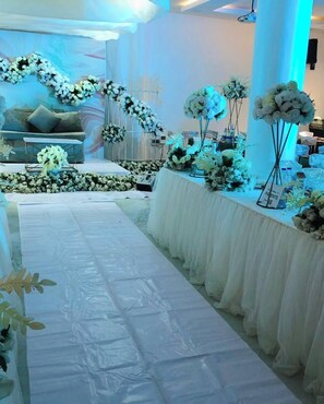 Instal·lacions cobertes per a la celebració de casaments