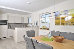 Dining - Holiday apartment with 2 bedrooms (Wenningstedt)