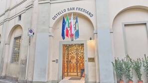 Front of property - Lucca Hostel & Rooms San Frediano (Lucca)