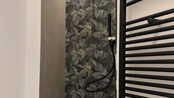 Dreibettzimmer | Badezimmer | Dusche