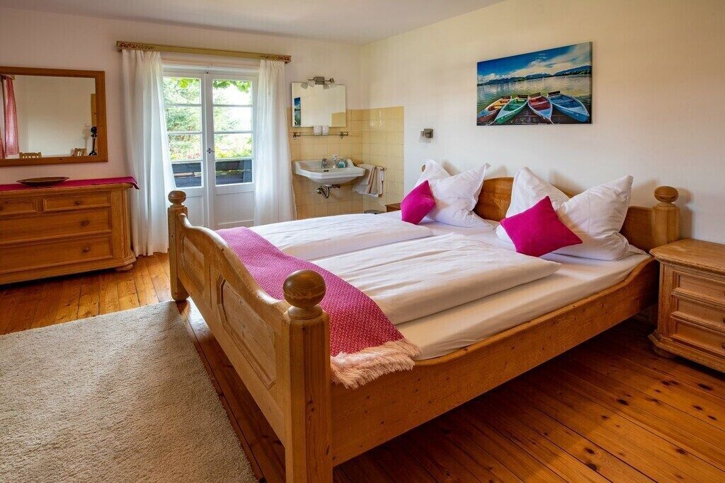 Silitysrauta/-lauta, ilmainen Wi-Fi, vuodevaatteet