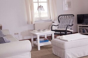 Smart TV, DVD player, books - Romantic half-timbered house (Egestorf)