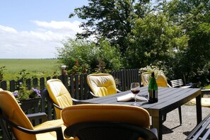 Outdoor dining - Holiday home with 3 bedrooms (Nordstrand)