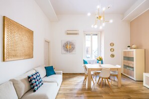 Departamento (1 Bedroom) | Área de sala de estar | Televisión 