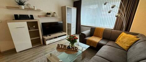 Smart-TV, DVD-Player, Stereoanlage