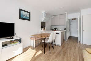 Interior - Apartment "Chez Suzi - La Baule Centre" with Private Terrace and Wi-Fi (La Baule)