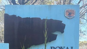 Schild für den Royal National Park mit dem Jahr 1879.