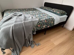 Iron/ironing board, Internet, bed sheets - Sleeps 4, Private Ground Floor (Heathcote)